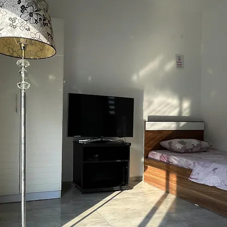 Rix Kiralama, Ortak Banyo Mutfak Kyrenia (Northern Cyprus)